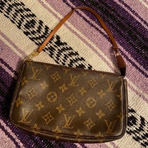 Authentic Louis Vuitton Pochette Accessoires
